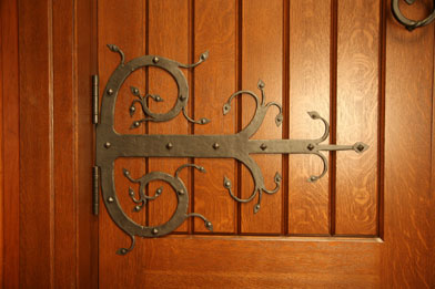 AR1-0309 Hinge Strap with Leaves by Jeff Benson